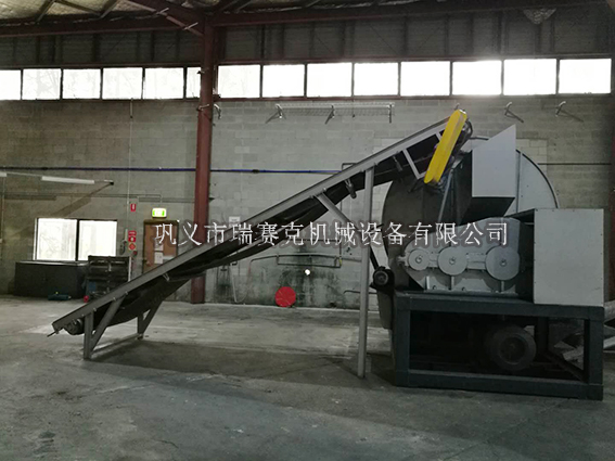 廢舊輪胎撕碎機(jī)客戶現(xiàn)場