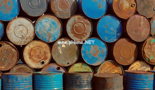 <strong>廢棄金屬桶的處理：雙軸撕碎機的高效解決方案</strong>