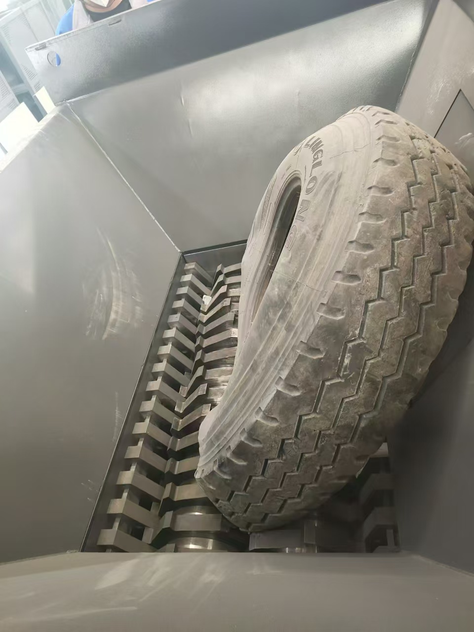 <strong>輪胎撕碎機：應對鋼絲與纖維的挑戰</strong>